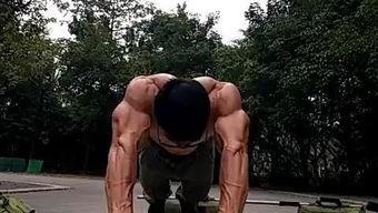 肌肉男的床戏视频