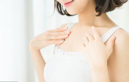 女人乳房下垂视频,视频解析与预防措施
